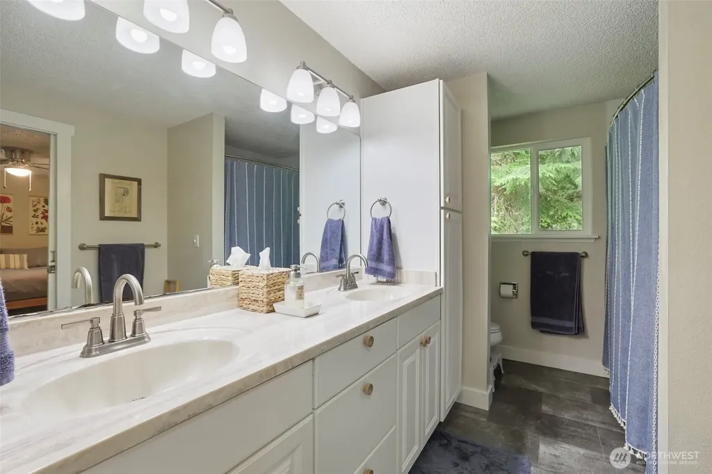 3929 Faith Place NW Bremerton WA 98312