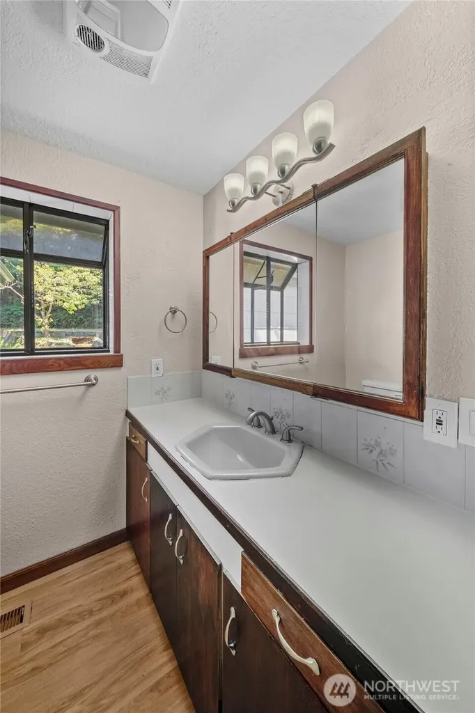 11502 29th Avenue SW Seattle WA 98146