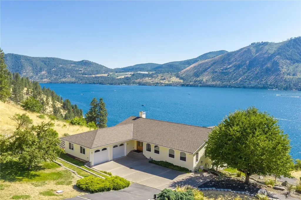 3035 Lakeshore Road Manson WA 98831