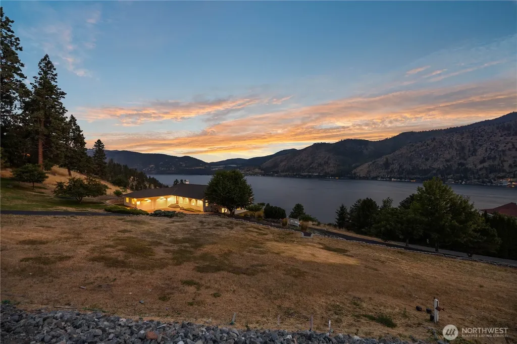 3035 Lakeshore Road Manson WA 98831