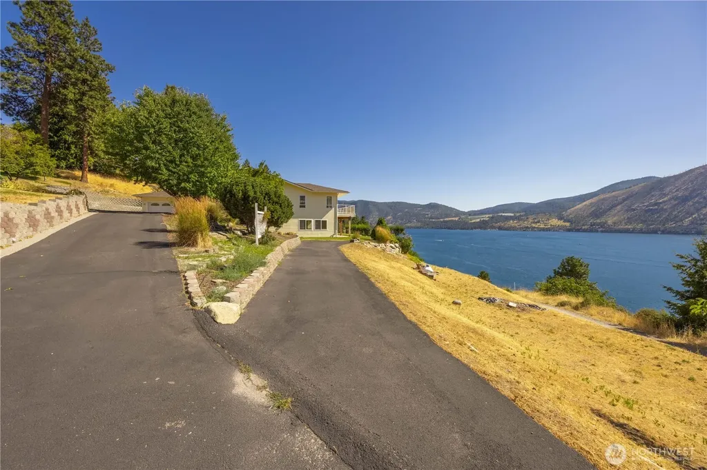 3035 Lakeshore Road Manson WA 98831