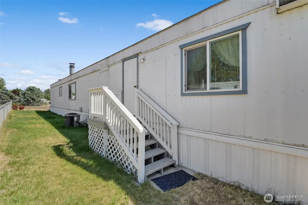 4680 K NE Moses Lake WA 98837
