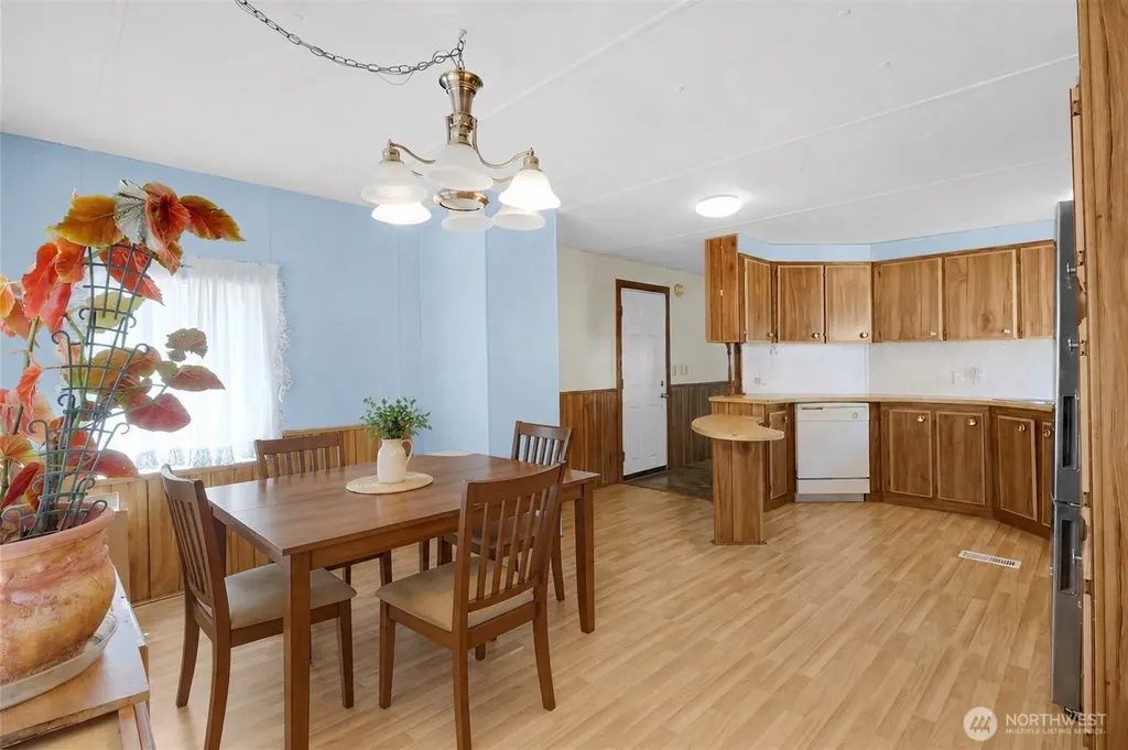 4680 K NE Moses Lake WA 98837