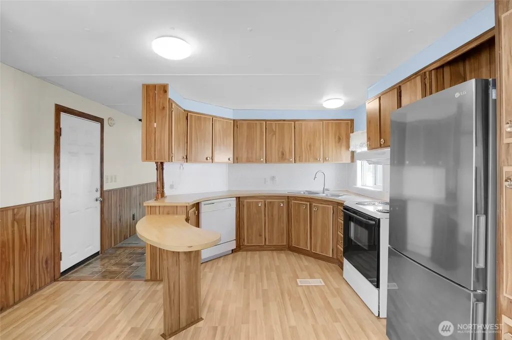 4680 K NE Moses Lake WA 98837