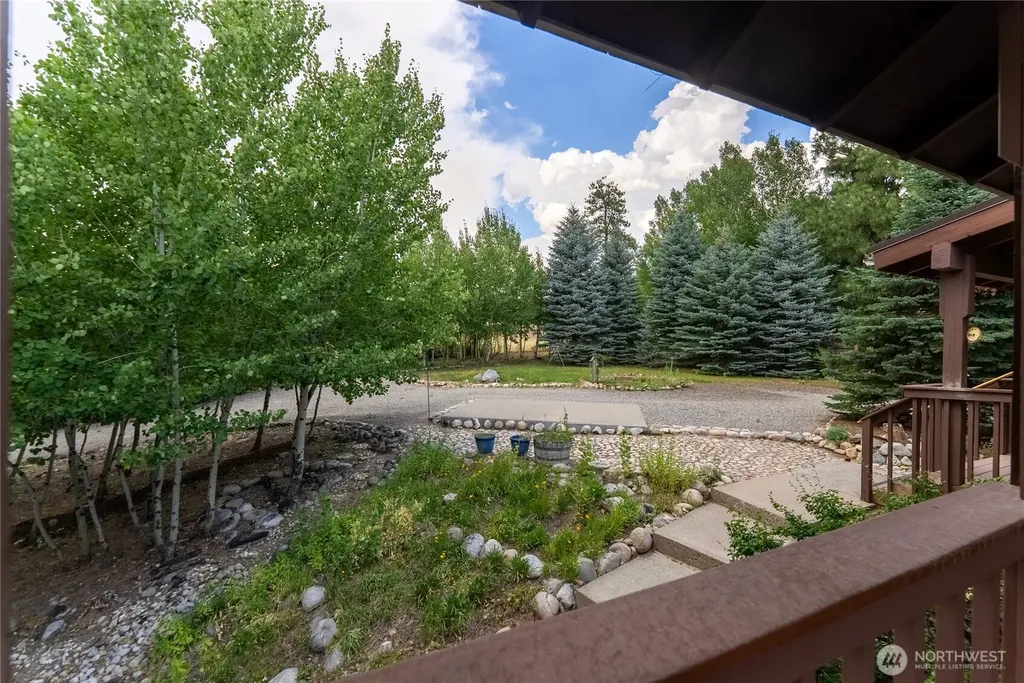 14 Apple Way N Winthrop WA 98862