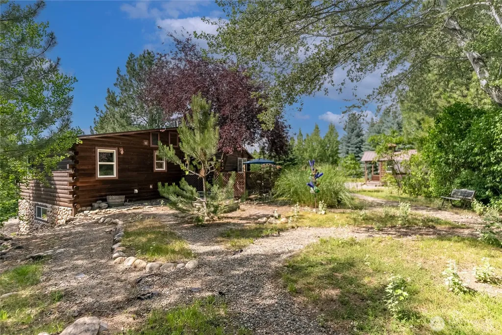 14 Apple Way N Winthrop WA 98862