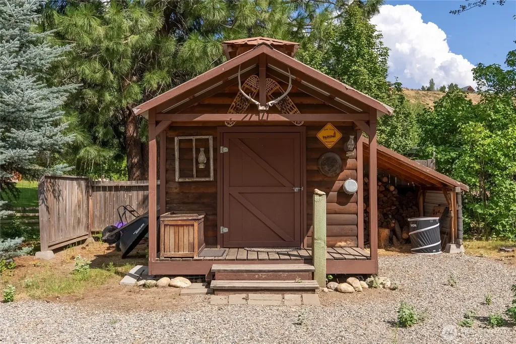 14 Apple Way N Winthrop WA 98862
