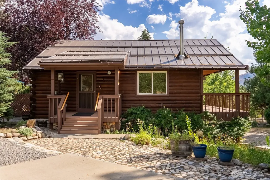 14 Apple Way N Winthrop WA 98862