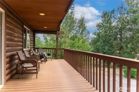 14 Apple Way N Winthrop WA 98862