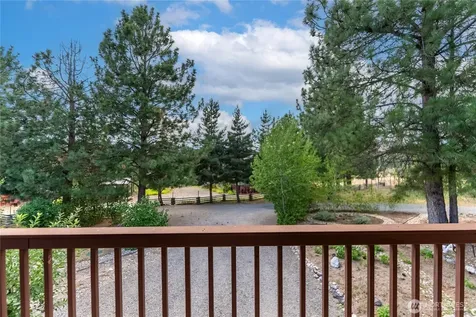 14 Apple Way N Winthrop WA 98862