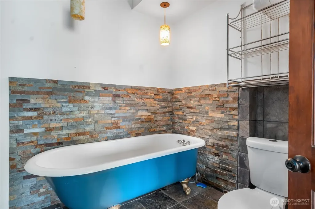 310 Fir Lane NW Lakebay WA 98349