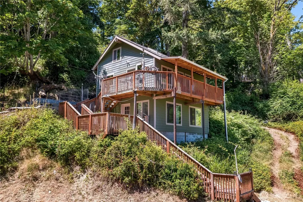 310 Fir Lane NW Lakebay WA 98349