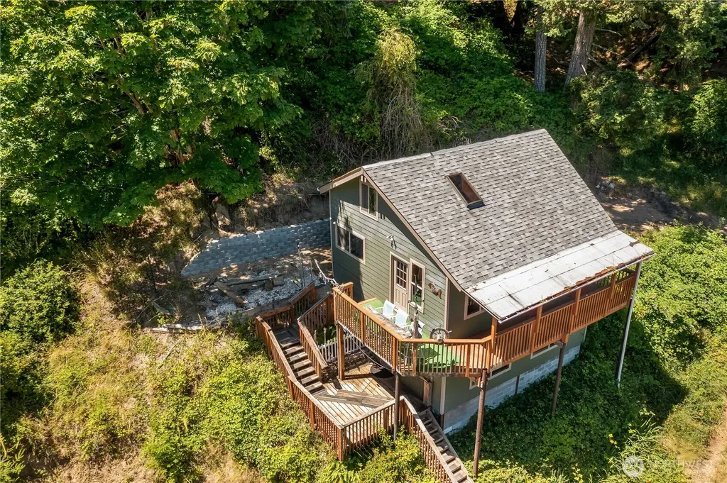310 Fir Lane NW Lakebay WA 98349