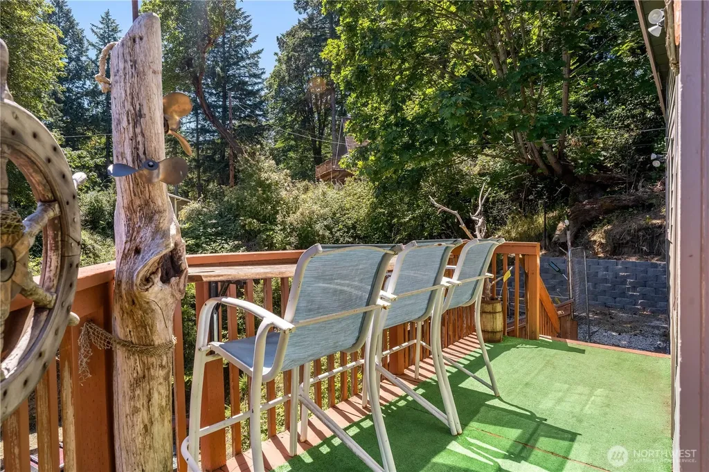 310 Fir Lane NW Lakebay WA 98349
