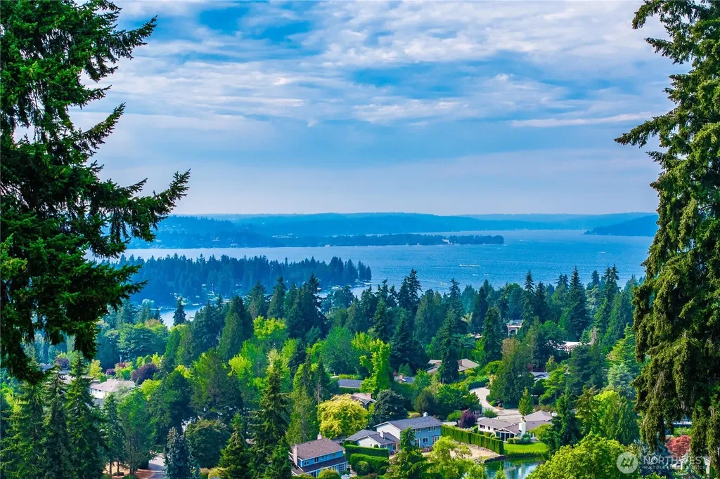 9416 NE 25th Street Clyde Hill WA 98004
