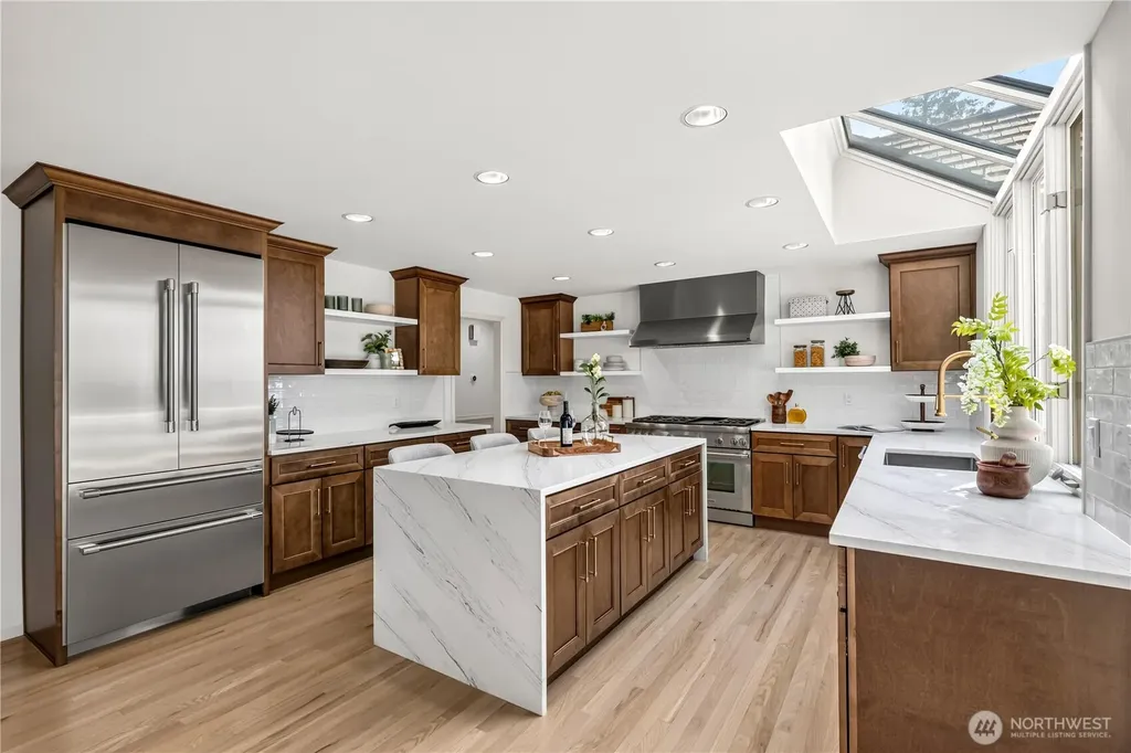 9416 NE 25th Street Clyde Hill WA 98004