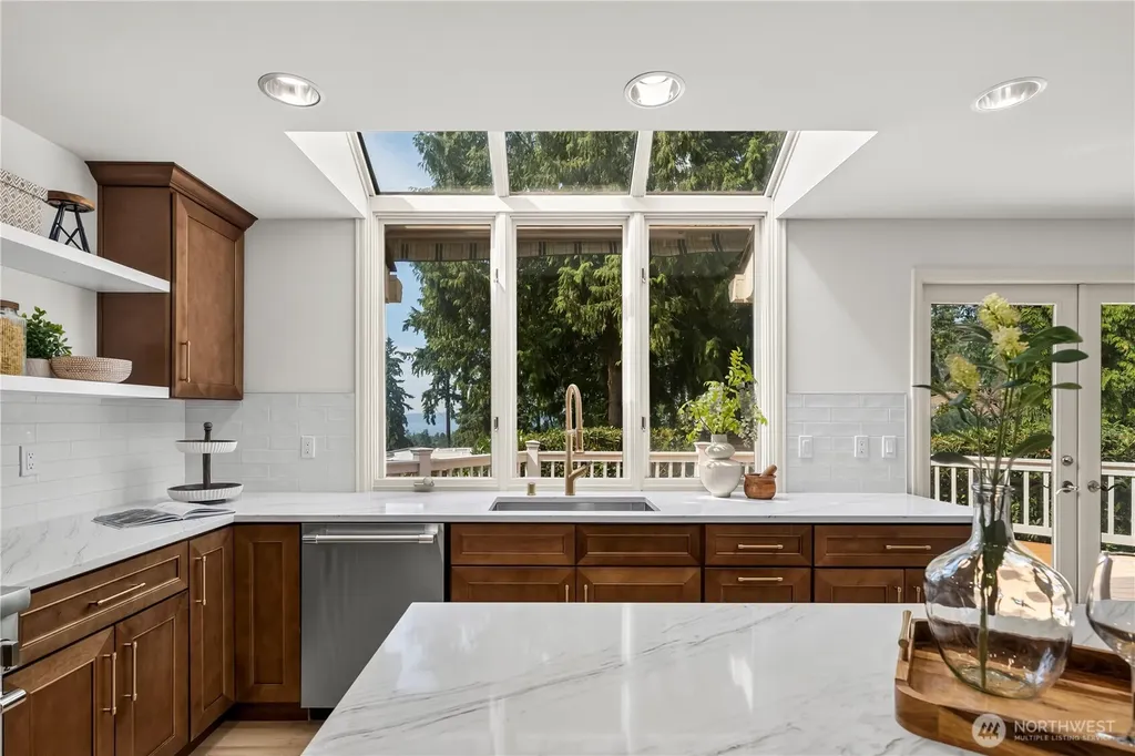 9416 NE 25th Street Clyde Hill WA 98004