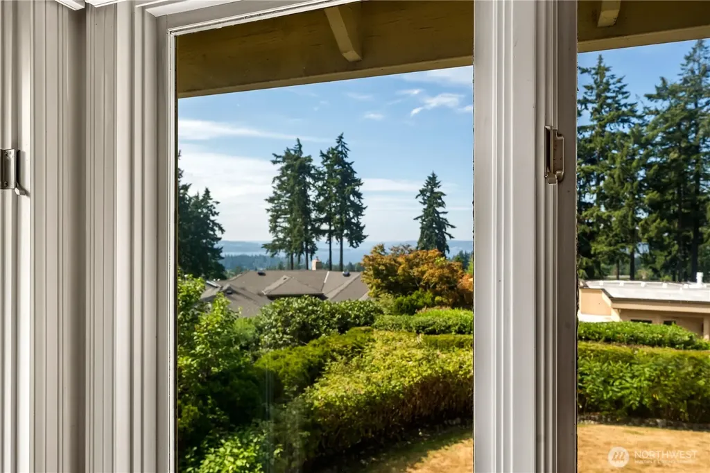 9416 NE 25th Street Clyde Hill WA 98004