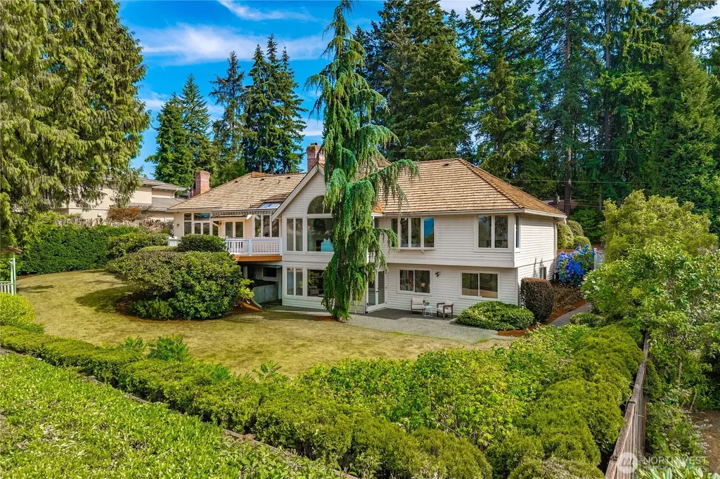 9416 NE 25th Street Clyde Hill WA 98004