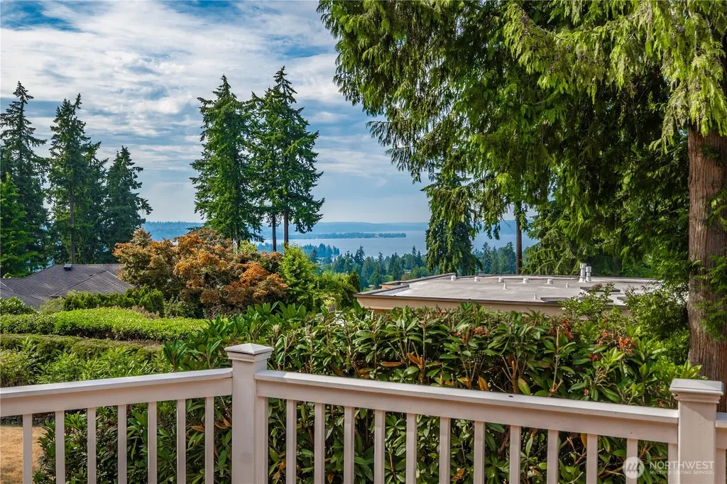 9416 NE 25th Street Clyde Hill WA 98004
