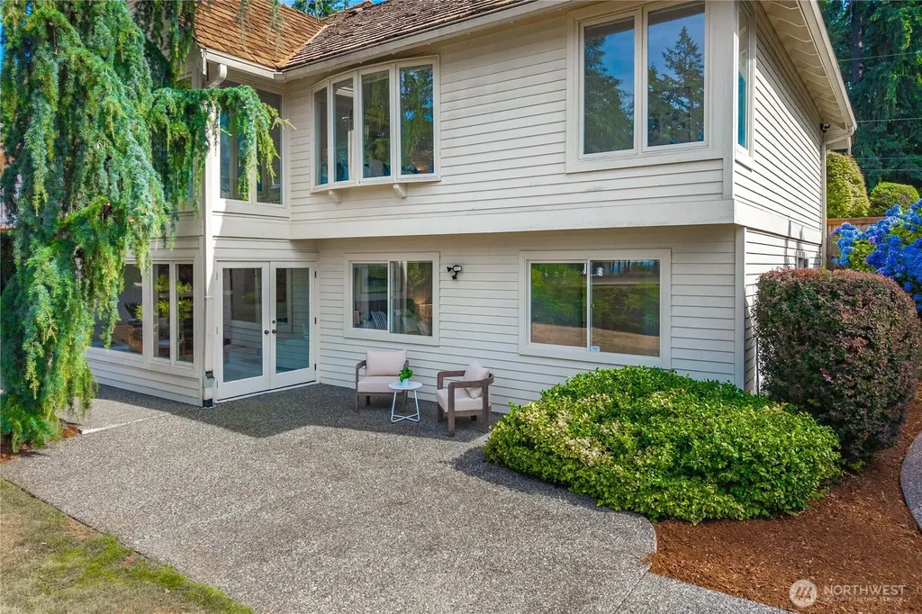 9416 NE 25th Street Clyde Hill WA 98004