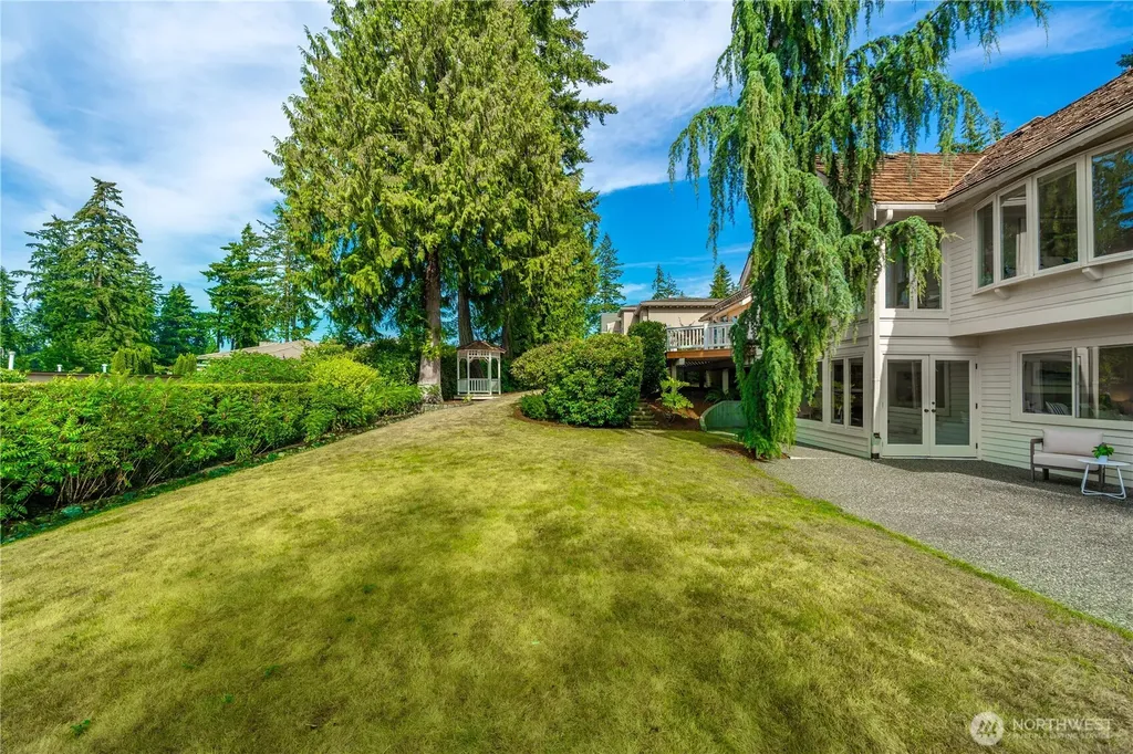 9416 NE 25th Street Clyde Hill WA 98004