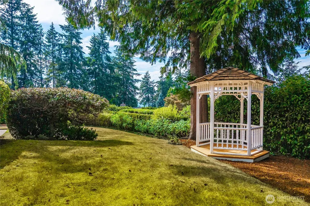 9416 NE 25th Street Clyde Hill WA 98004