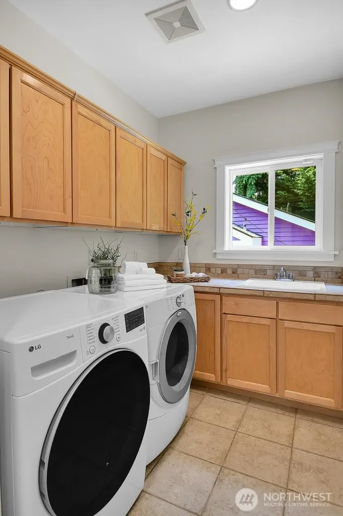 8545 Densmore Avenue N Seattle WA 98103