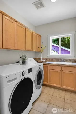 8545 Densmore Avenue N Seattle WA 98103