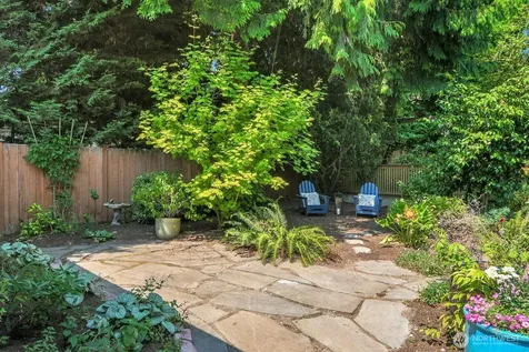 8545 Densmore Avenue N Seattle WA 98103