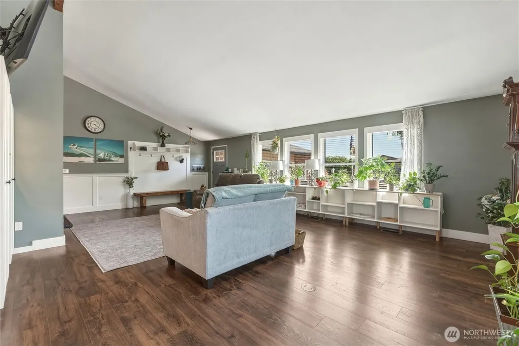 353 SE Highland Park Drive College Place WA 99324