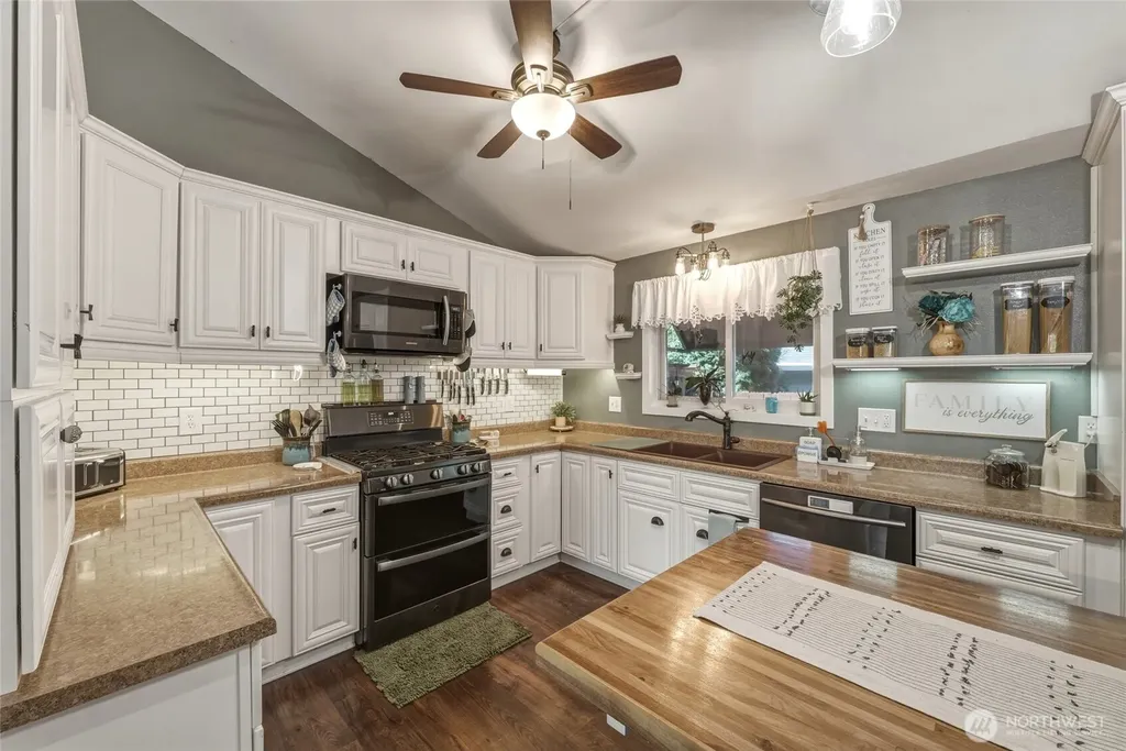 353 SE Highland Park Drive College Place WA 99324