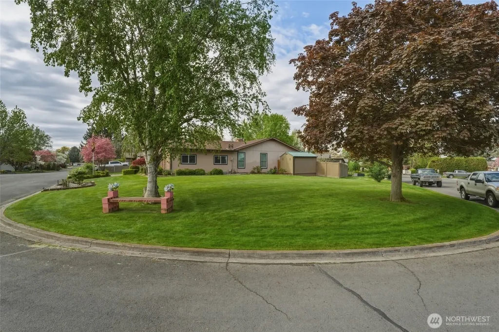 353 SE Highland Park Drive College Place WA 99324