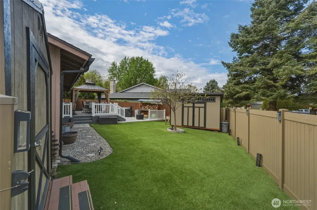 353 SE Highland Park Drive College Place WA 99324