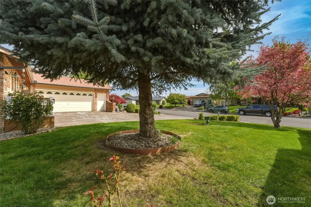 353 SE Highland Park Drive College Place WA 99324