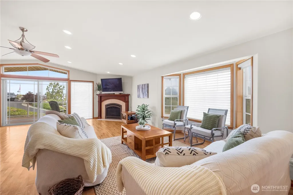 6226 Hinman Drive Clinton WA 98236