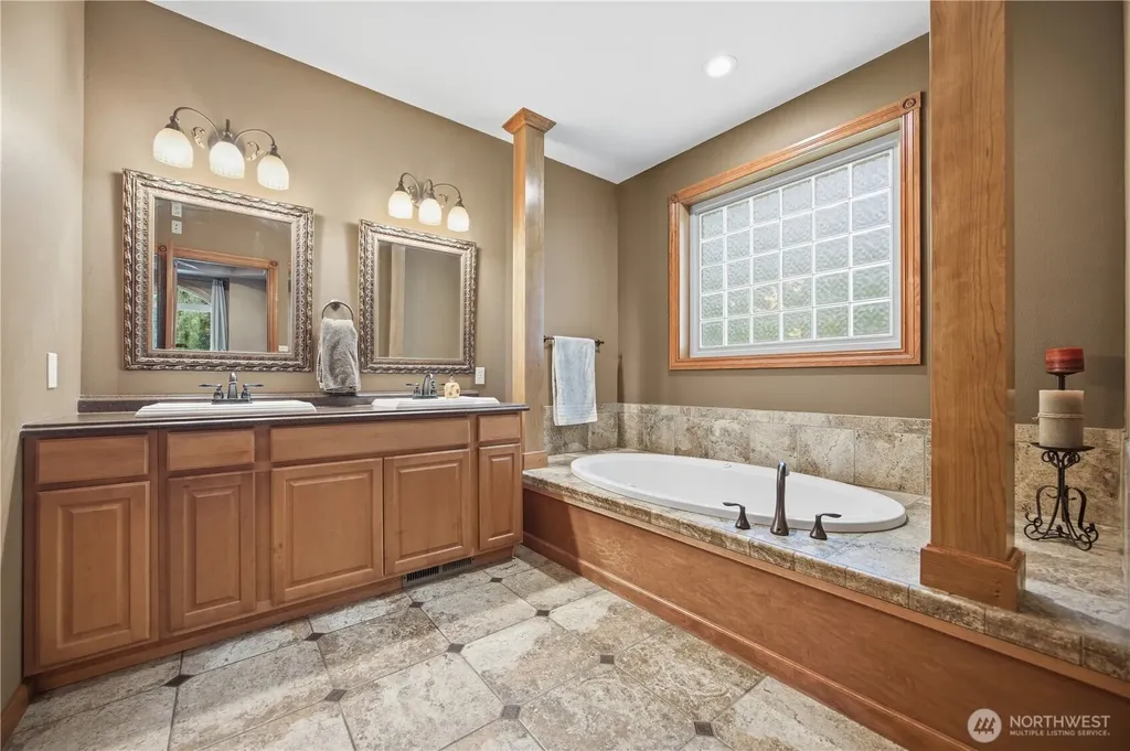 2139 H St Road Blaine WA 98230