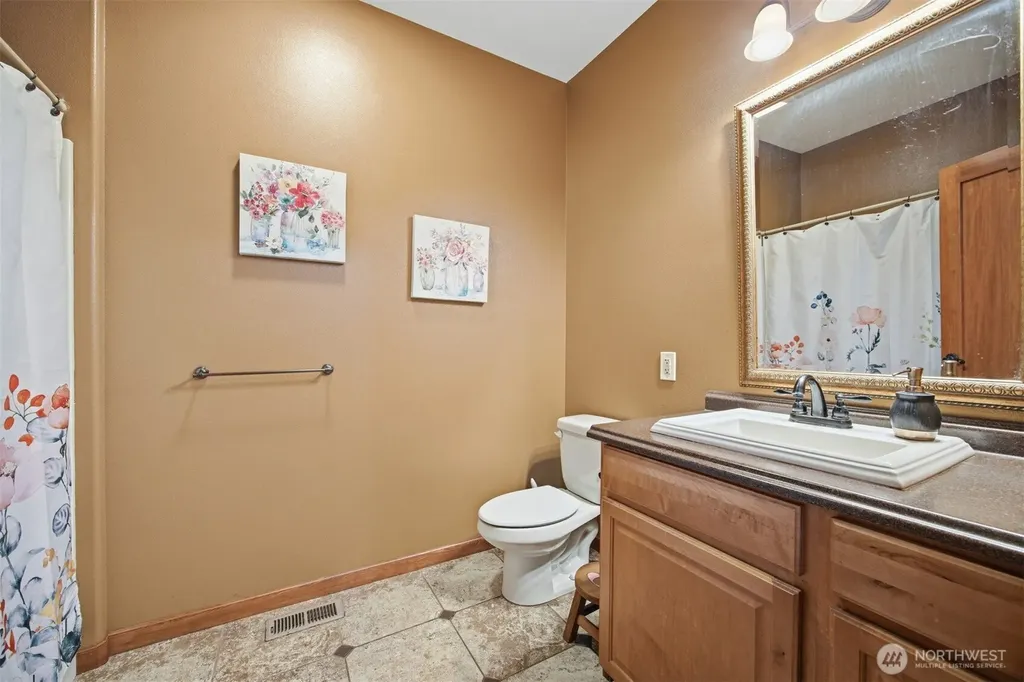 2139 H St Road Blaine WA 98230