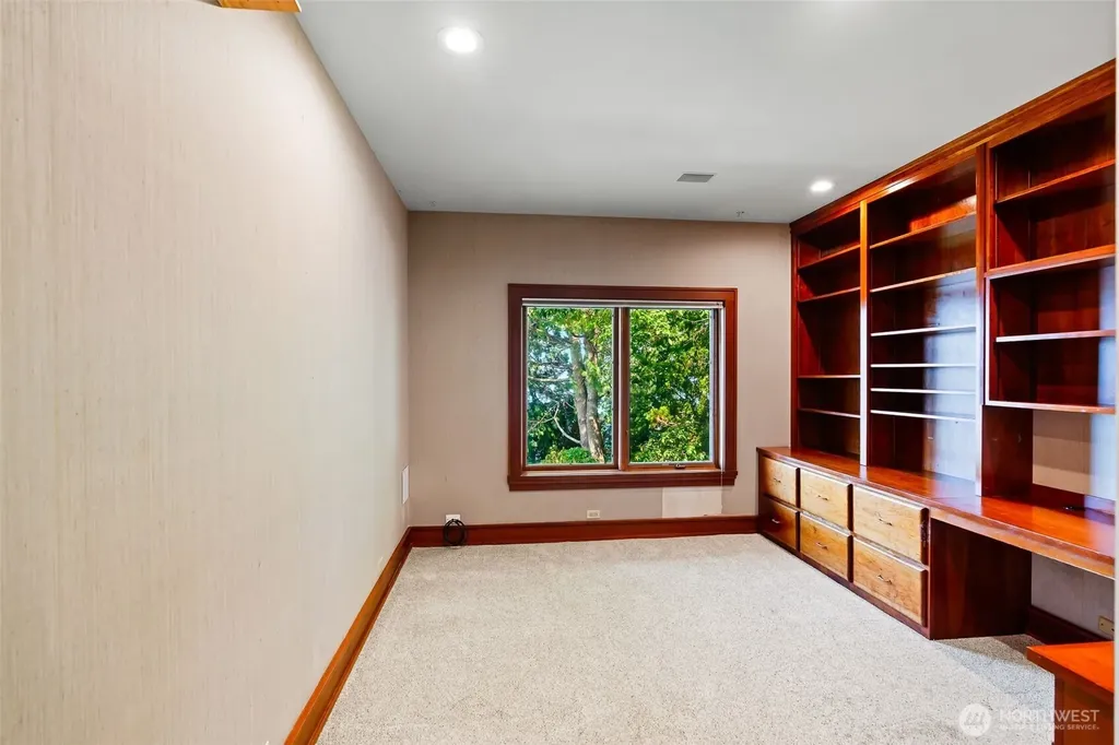 30 Silver Beach Drive Steilacoom WA 98388