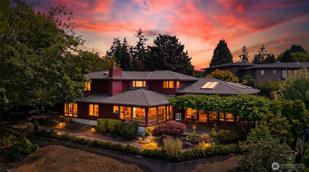 30 Silver Beach Drive Steilacoom WA 98388