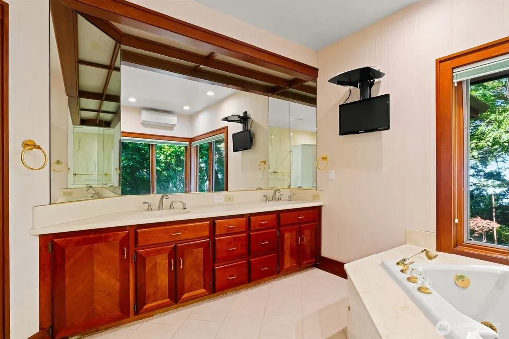 30 Silver Beach Drive Steilacoom WA 98388
