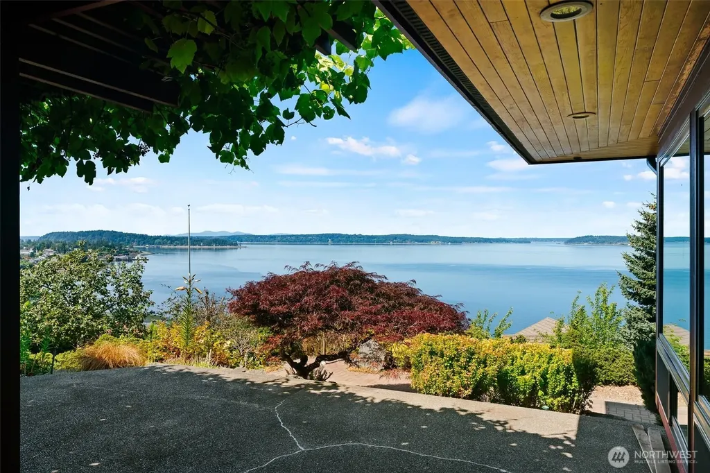 30 Silver Beach Drive Steilacoom WA 98388