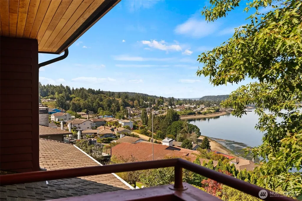 30 Silver Beach Drive Steilacoom WA 98388