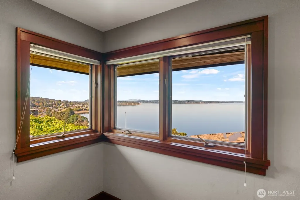 30 Silver Beach Drive Steilacoom WA 98388