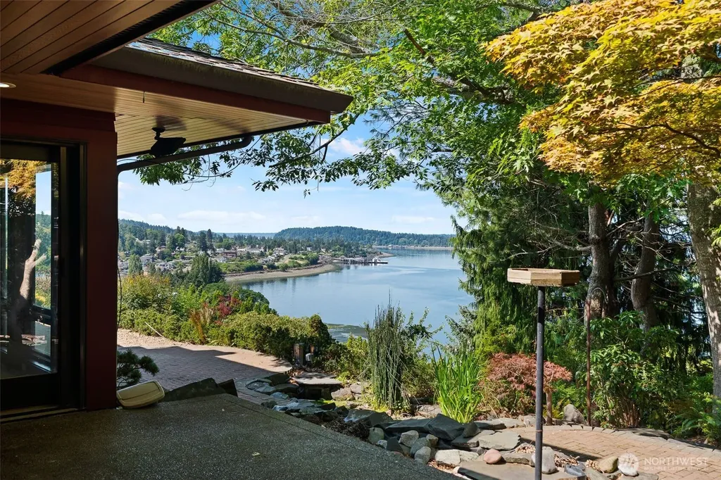 30 Silver Beach Drive Steilacoom WA 98388