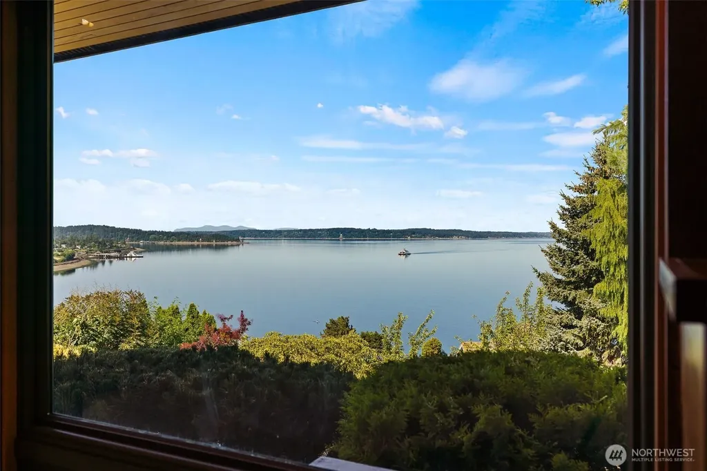 30 Silver Beach Drive Steilacoom WA 98388