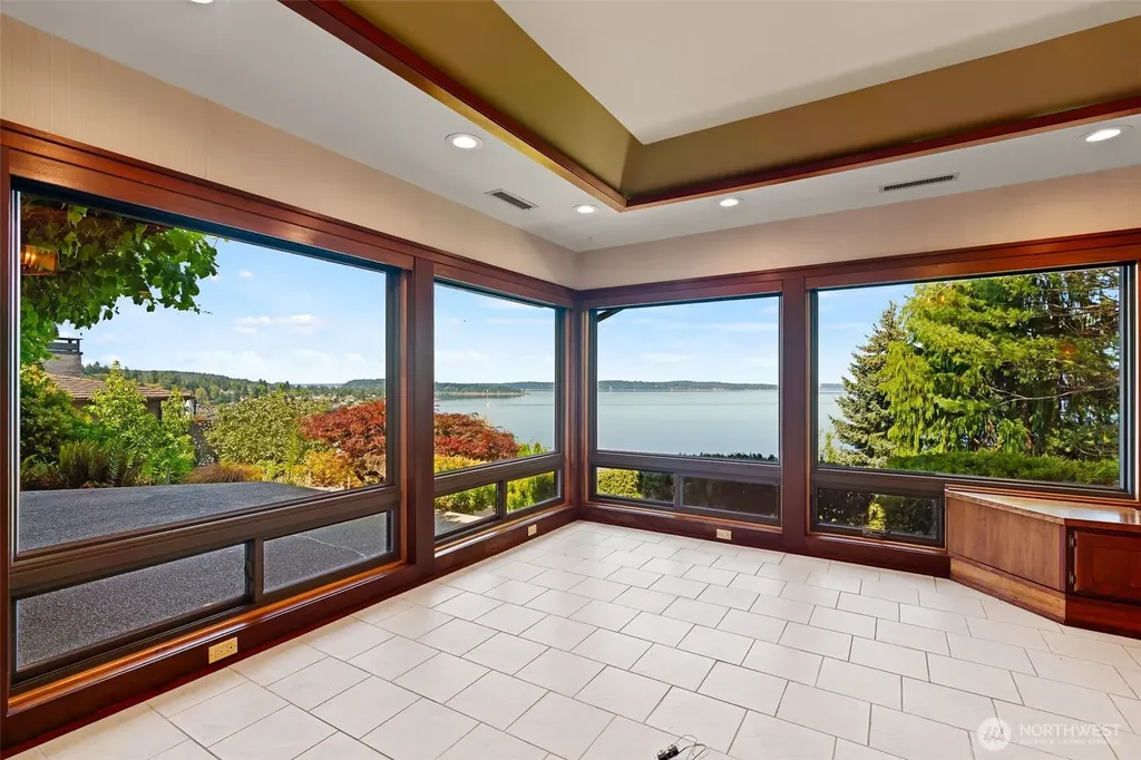 30 Silver Beach Drive Steilacoom WA 98388