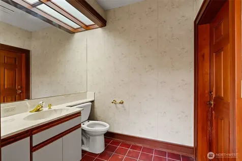 30 Silver Beach Drive Steilacoom WA 98388