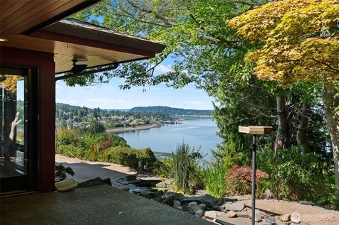 30 Silver Beach Drive Steilacoom WA 98388