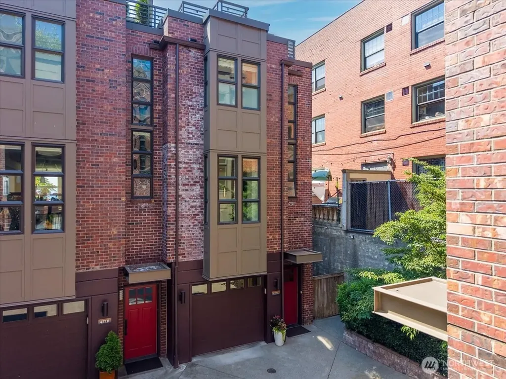 427 13th Avenue E Seattle WA 98102